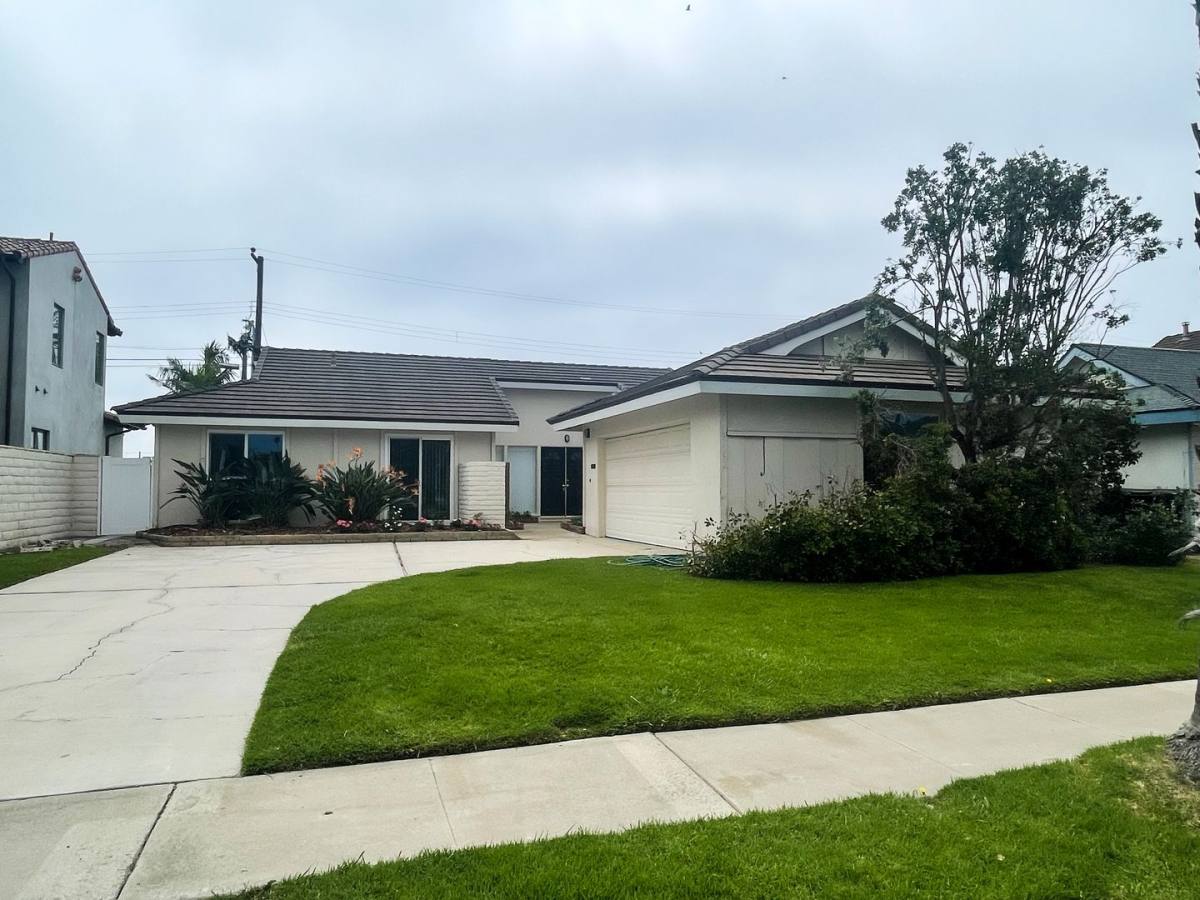 House for rent at 9192 Christine Dr, Huntington Beach, CA 92646