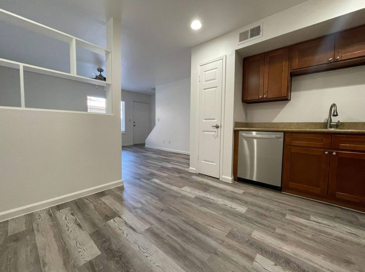 Townhouse for rent at 6229 E Greenway St, Mesa, AZ 85205