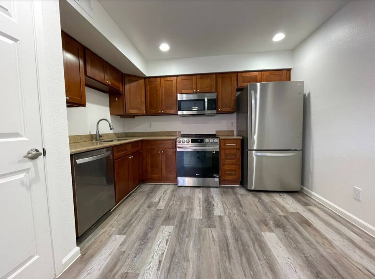 Townhouse for rent at 6229 E Greenway St, Mesa, AZ 85205
