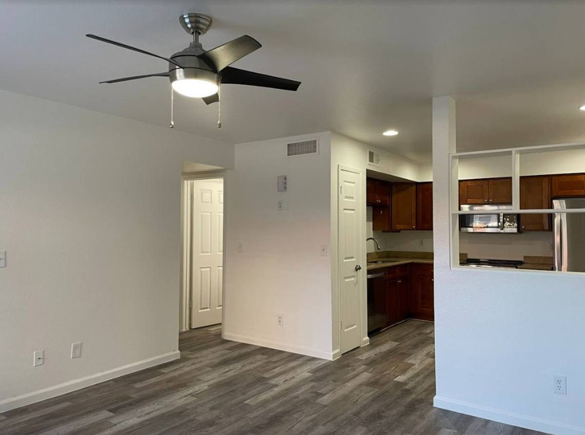 Townhouse for rent at 6229 E Greenway St, Mesa, AZ 85205