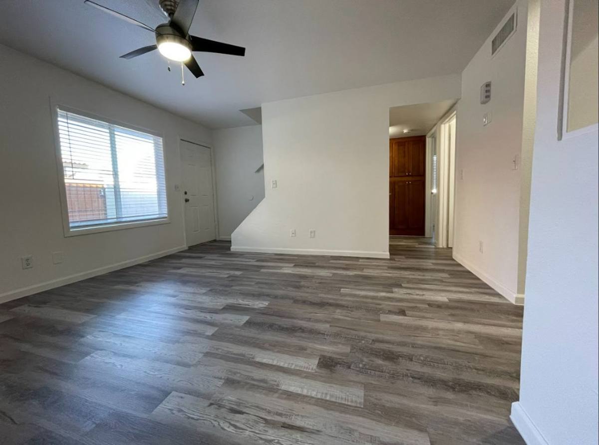 Townhouse for rent at 6229 E Greenway St, Mesa, AZ 85205