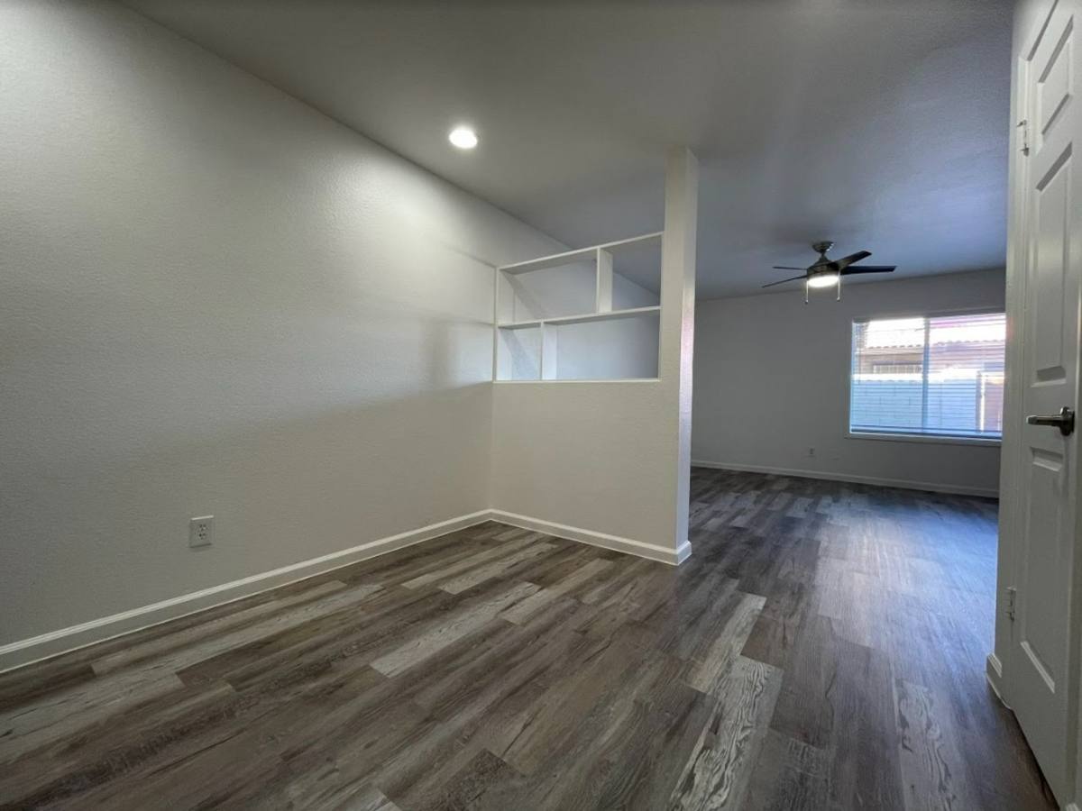 Townhouse for rent at 6229 E Greenway St, Mesa, AZ 85205