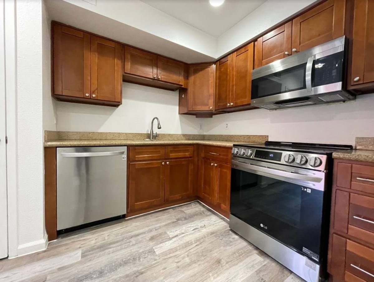 Townhouse for rent at 6229 E Greenway St, Mesa, AZ 85205