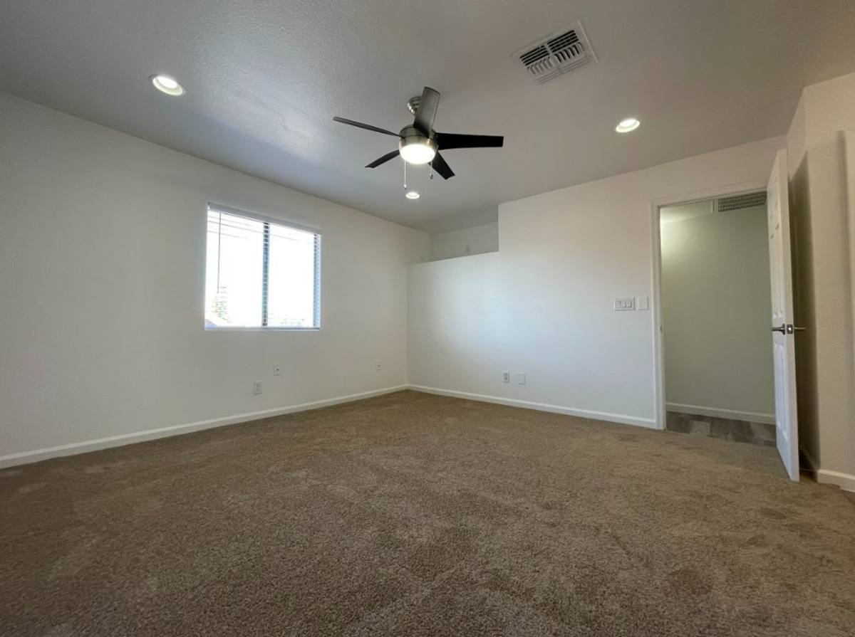 Townhouse for rent at 6229 E Greenway St, Mesa, AZ 85205
