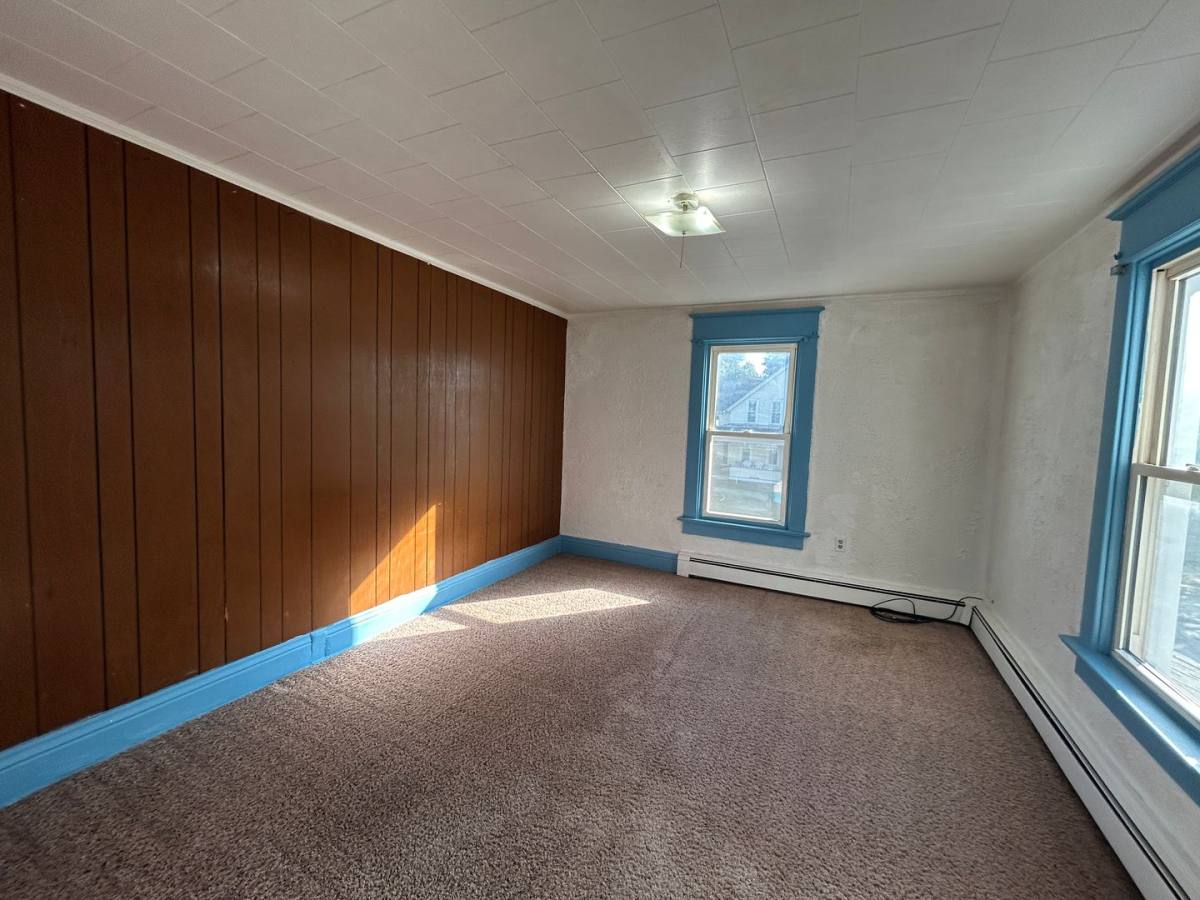 Apartment for rent at 1436-1438 W 15th St, Davenport, IA 52804