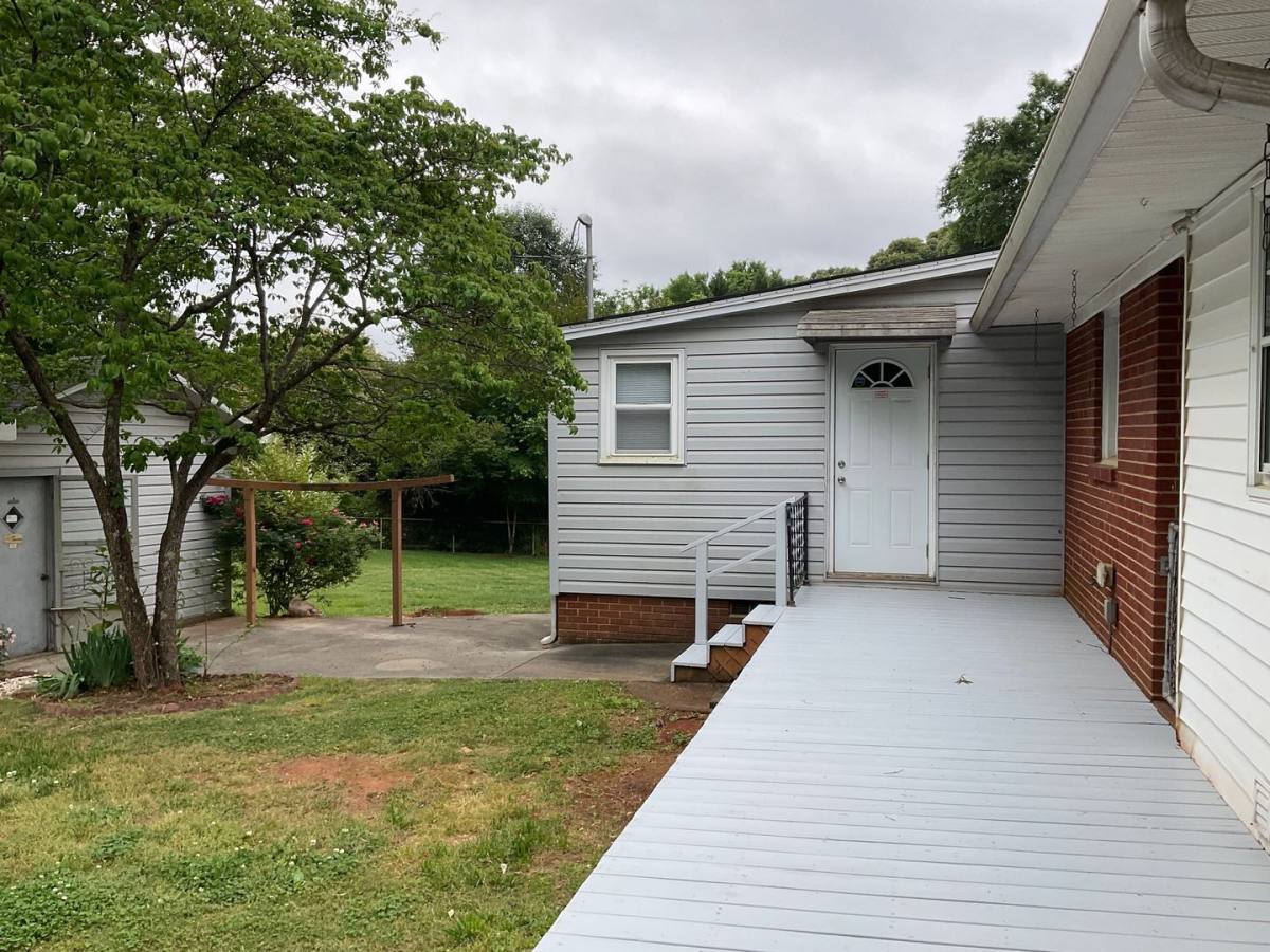 House for rent at 1116 Lower Dallas Highway, Dallas, NC 28034