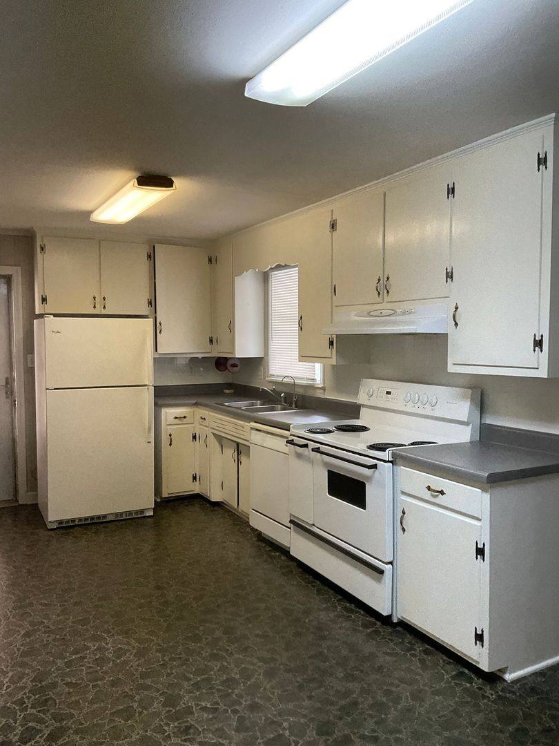 House for rent at 1116 Lower Dallas Highway, Dallas, NC 28034