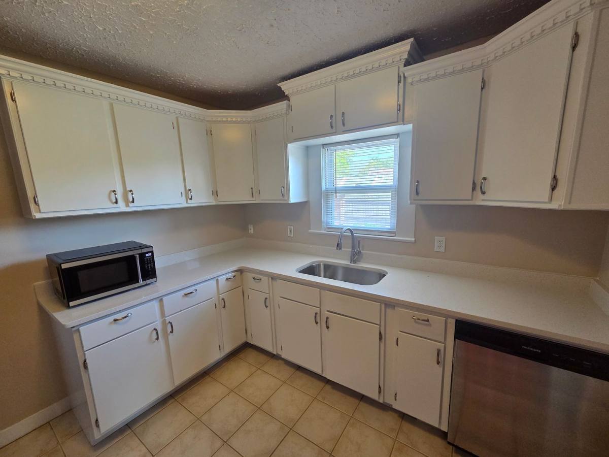 Apartment for rent at 1525 Oak Ave, Panama City, FL 32405