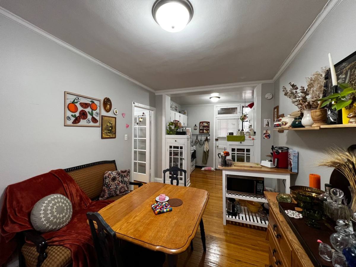 Apartment for rent at 1056 W Cornelia Ave #2, Chicago, IL 60657