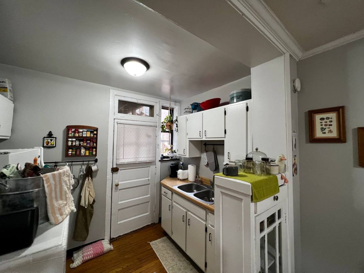 Apartment for rent at 1056 W Cornelia Ave #2, Chicago, IL 60657