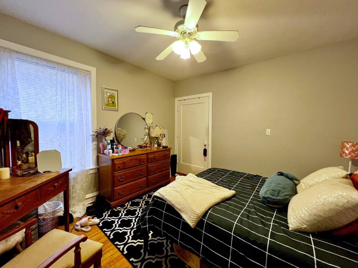 Apartment for rent at 1056 W Cornelia Ave #2, Chicago, IL 60657