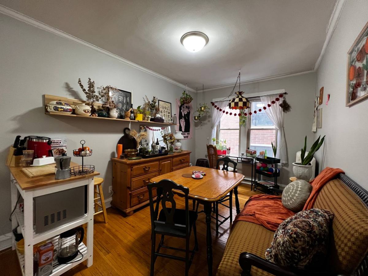 Apartment for rent at 1056 W Cornelia Ave #2, Chicago, IL 60657