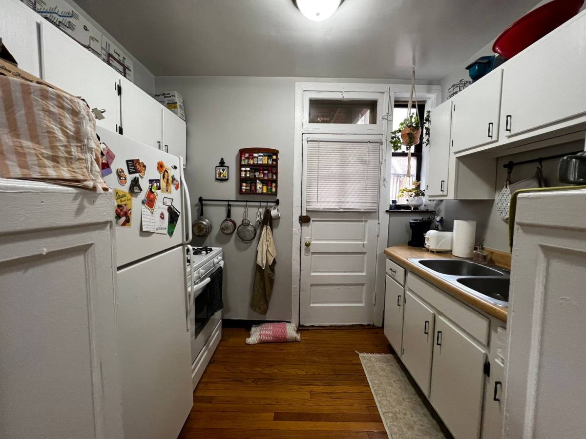 Apartment for rent at 1056 W Cornelia Ave #2, Chicago, IL 60657