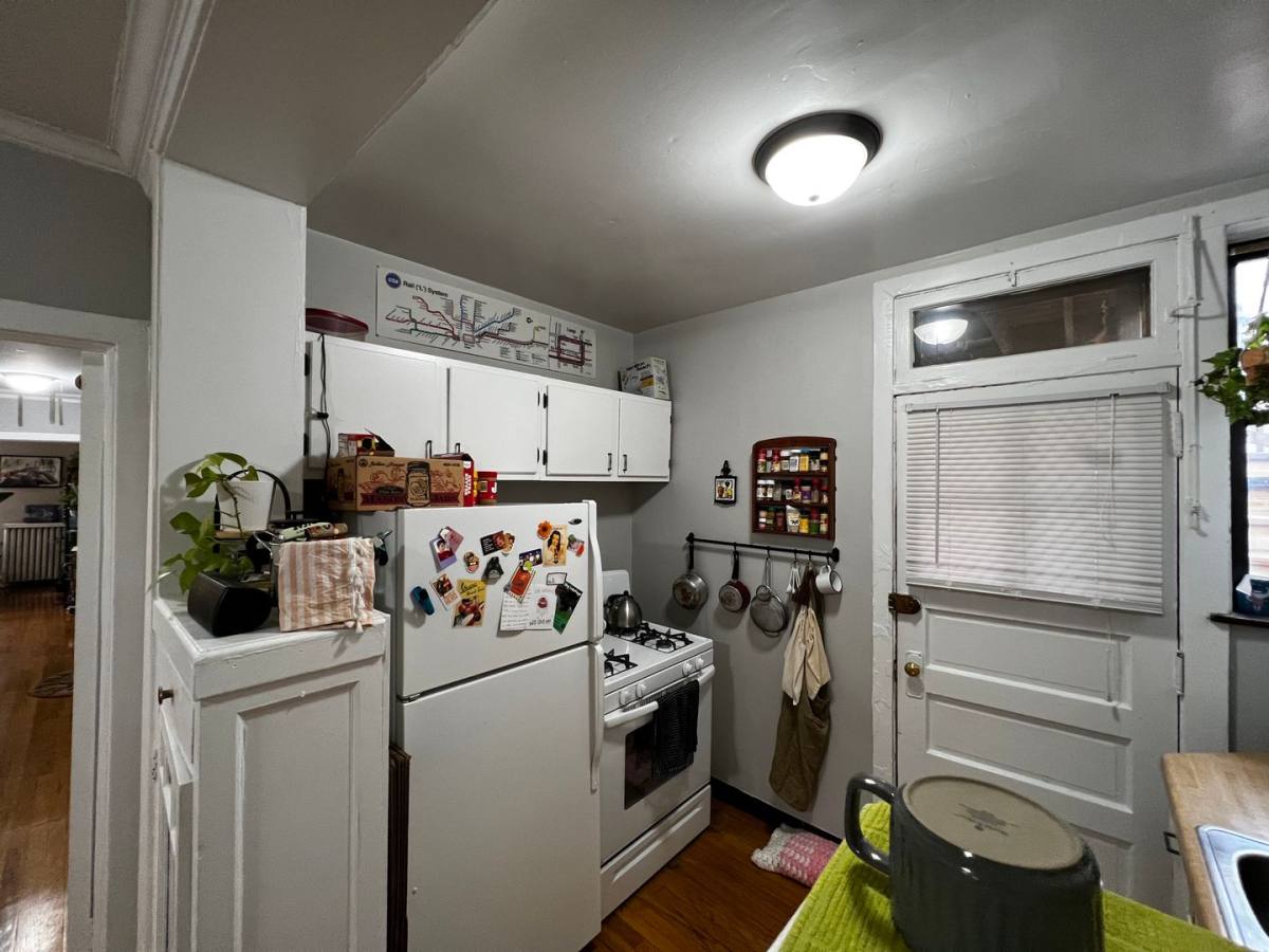 Apartment for rent at 1056 W Cornelia Ave #2, Chicago, IL 60657