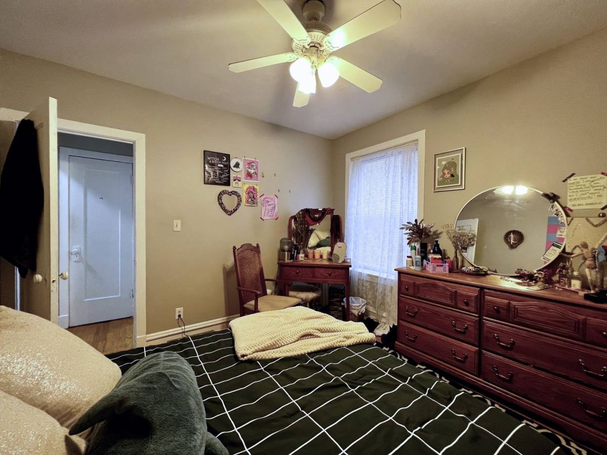 Apartment for rent at 1056 W Cornelia Ave #2, Chicago, IL 60657