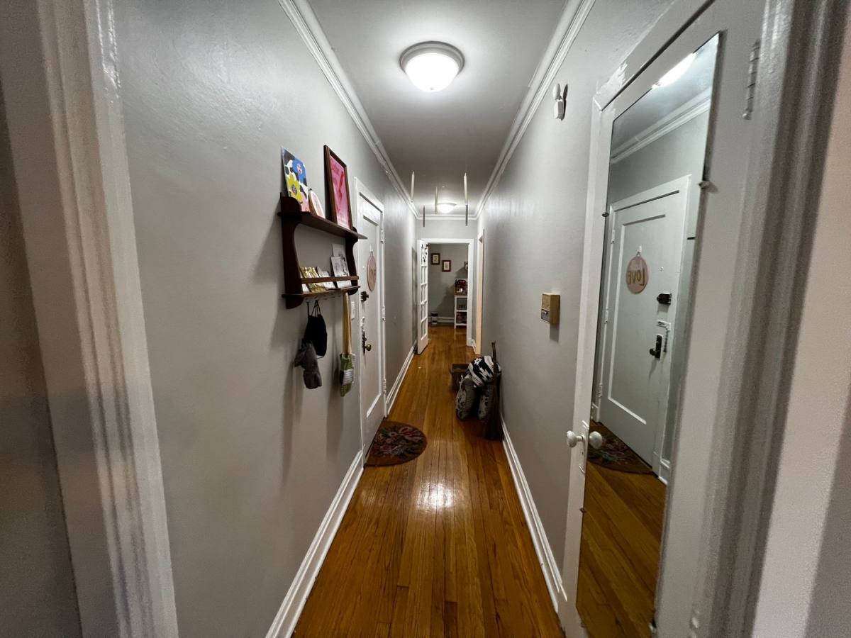 Apartment for rent at 1056 W Cornelia Ave #2, Chicago, IL 60657