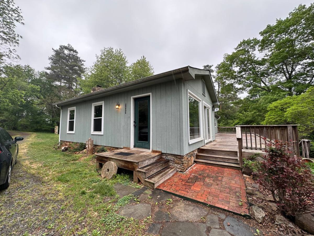House for rent at 1127 Round Hill Dr, Charlottesville, VA 22901