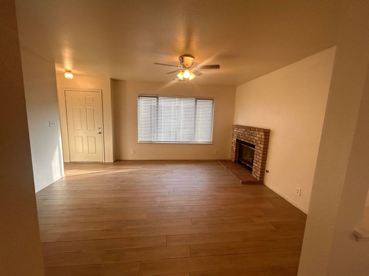 Apartment for rent at 1900-1952 E Henshaw Ave, Tulare, CA 93274