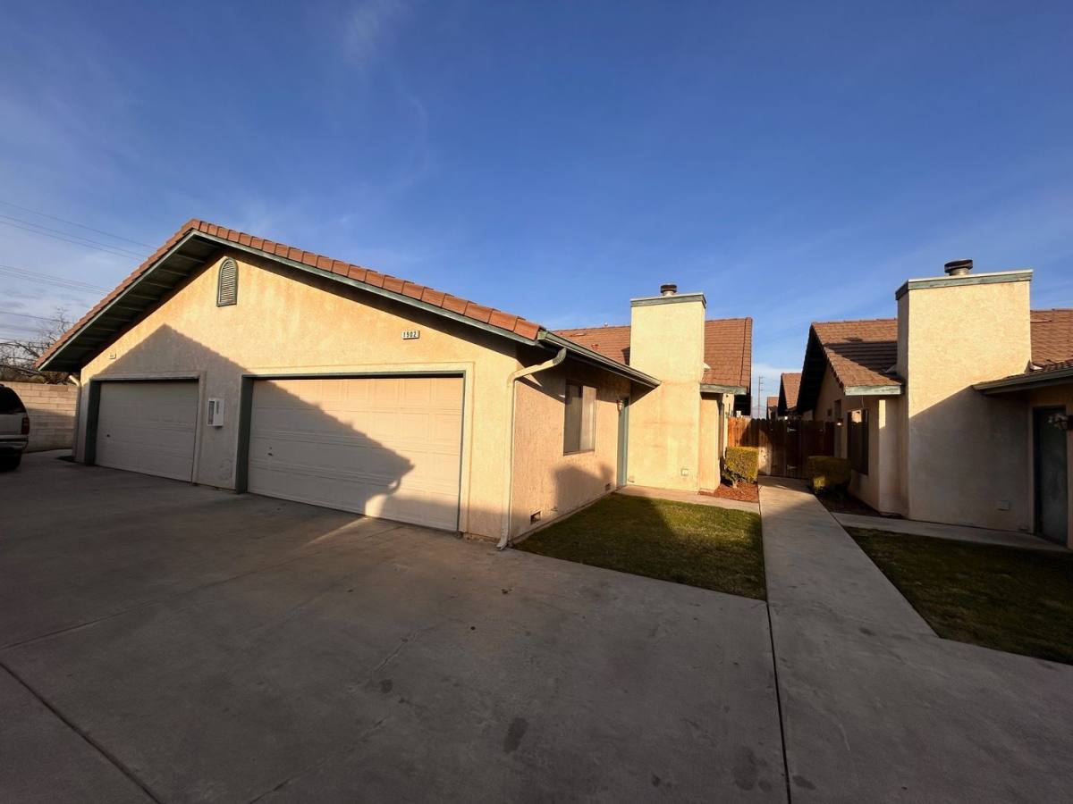 Apartment for rent at 1900-1952 E Henshaw Ave, Tulare, CA 93274