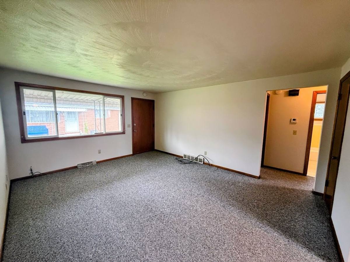 Apartment for rent at 245 Kennedy St, Louisville, OH 44641