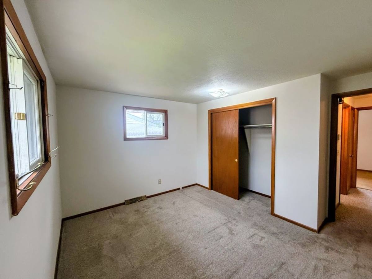 Apartment for rent at 245 Kennedy St, Louisville, OH 44641