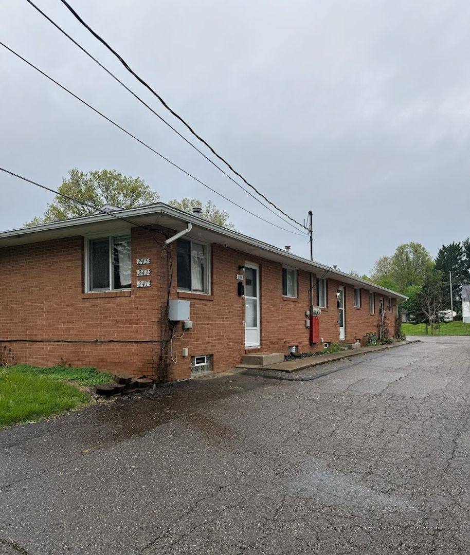 Apartment for rent at 245 Kennedy St, Louisville, OH 44641