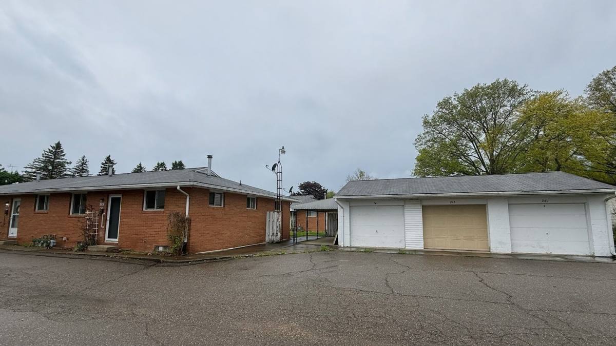 Apartment for rent at 245 Kennedy St, Louisville, OH 44641