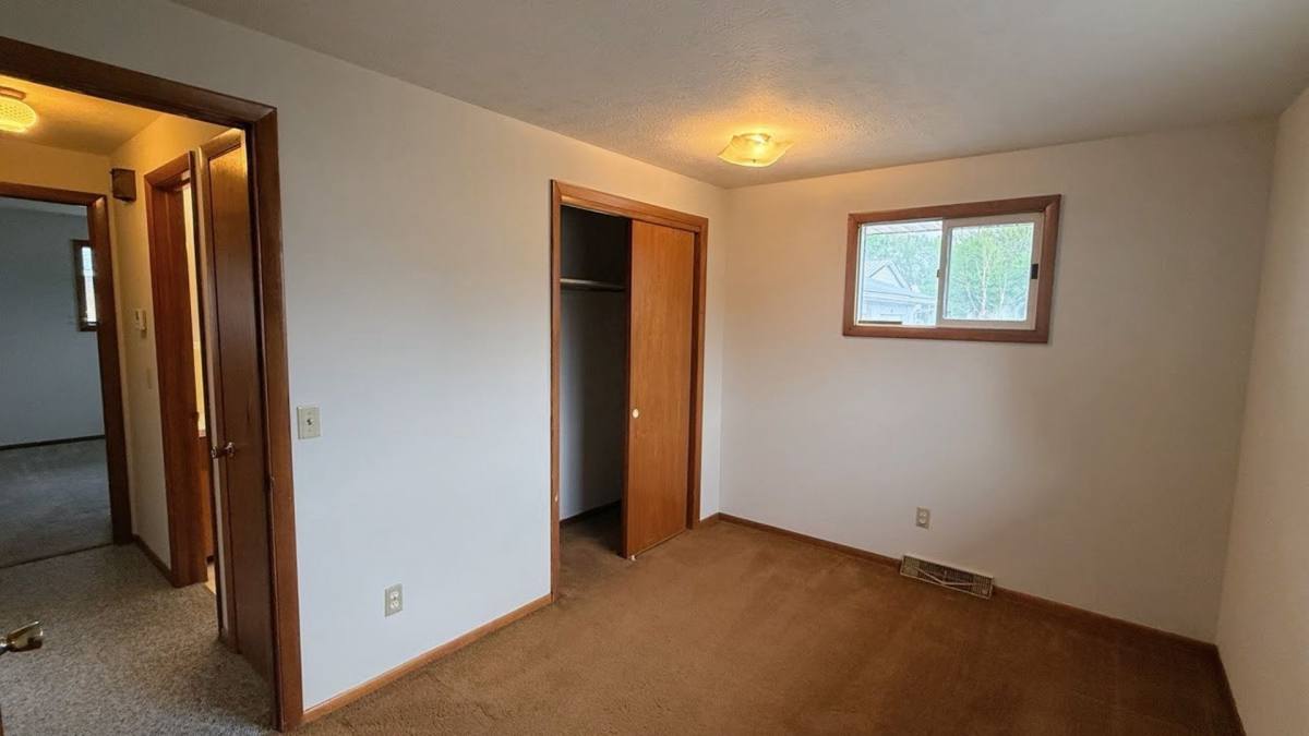 Apartment for rent at 245 Kennedy St, Louisville, OH 44641