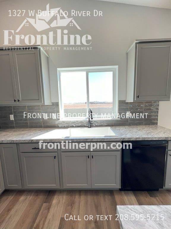 House for rent at 1327 W Buffalo River Dr, Meridian, ID 83642