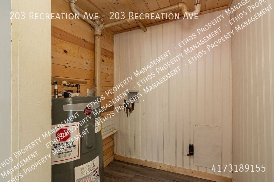 Apartment for rent at 203 Recreation Ave, Rockaway Beach, MO 65740
