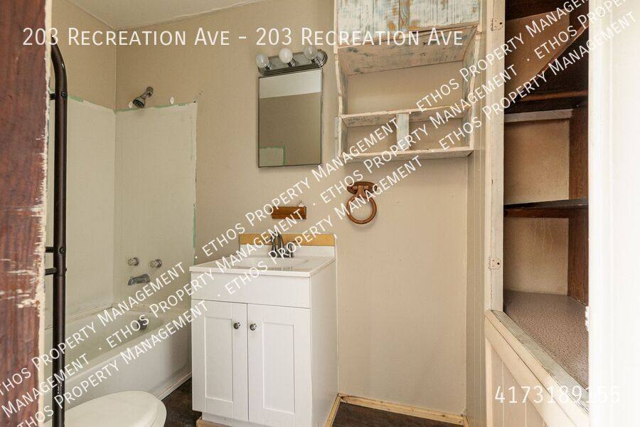 Apartment for rent at 203 Recreation Ave, Rockaway Beach, MO 65740