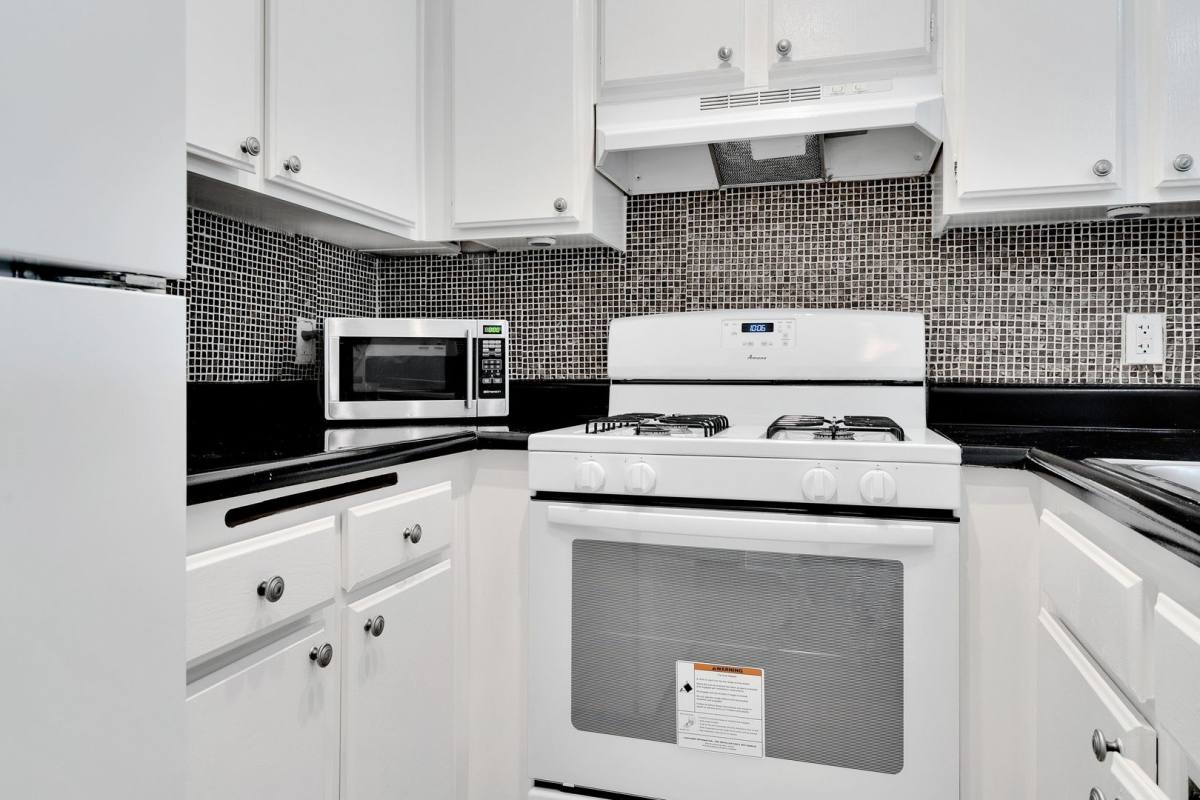 Apartment for rent at 1255 N Orange Dr, Los Angeles, CA 90038
