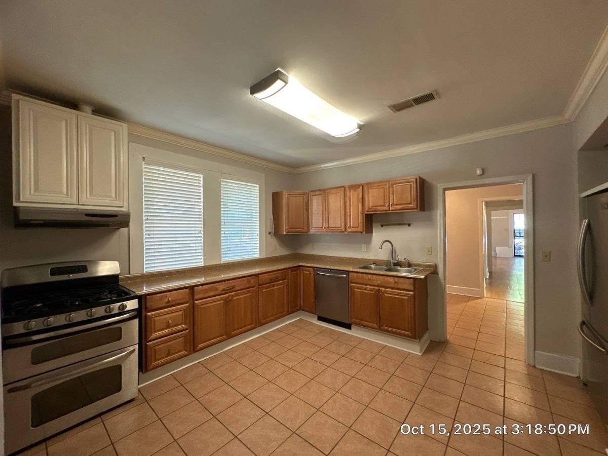 Townhouse for rent at 443 N Avalon St, Memphis, TN 38112