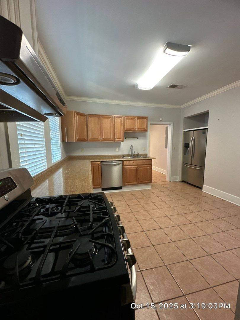 Townhouse for rent at 443 N Avalon St, Memphis, TN 38112