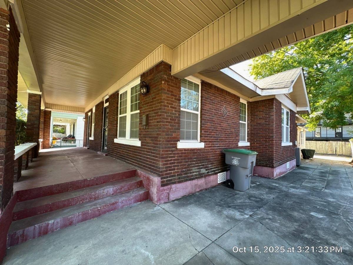 Townhouse for rent at 443 N Avalon St, Memphis, TN 38112