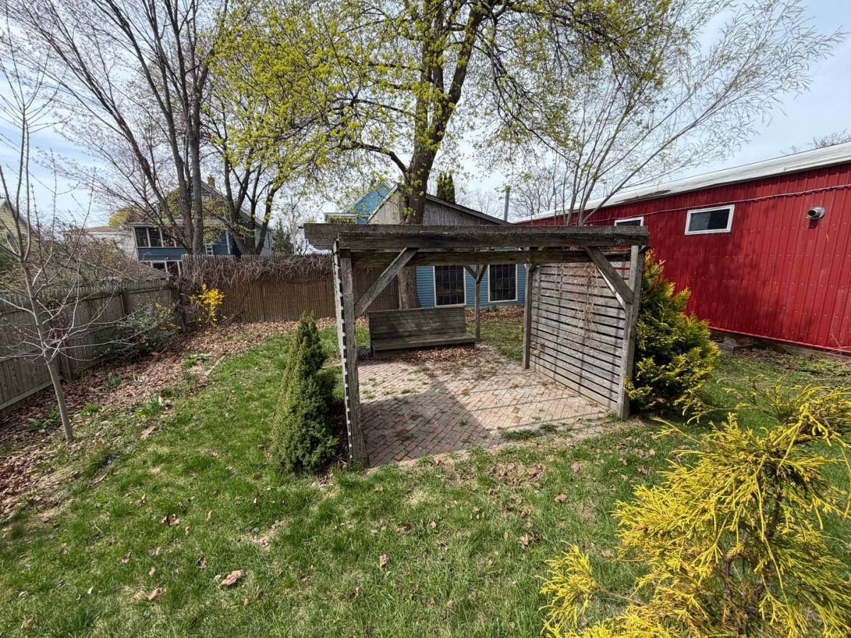 Apartment for rent at 135-137 N Ave, Burlington, VT 05401