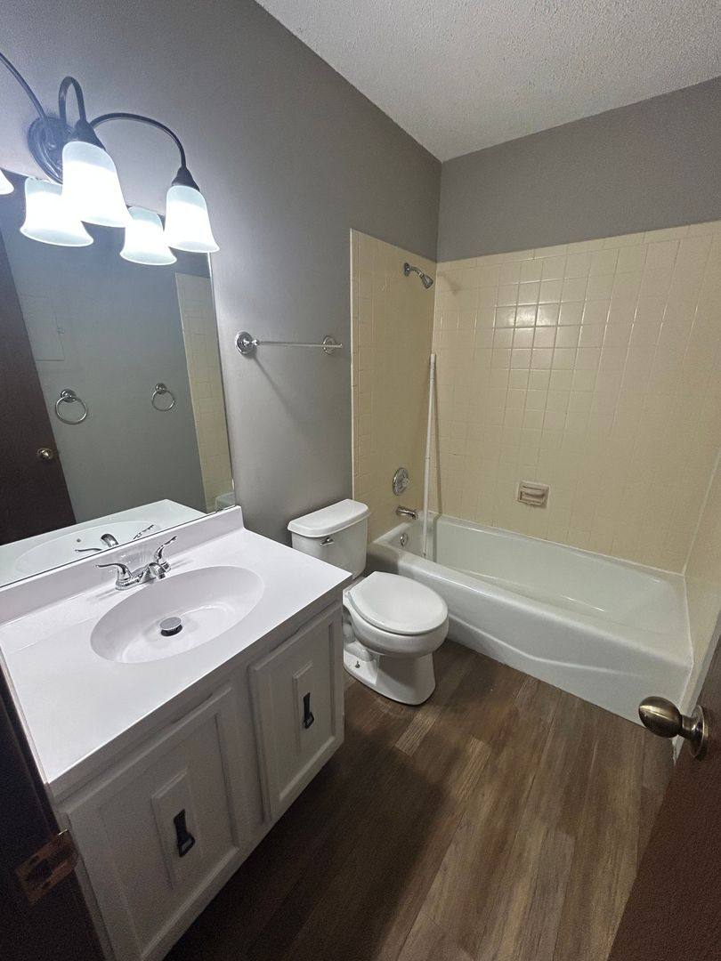 Apartment for rent at 5137 Walker Ave, Lincoln, NE 68504