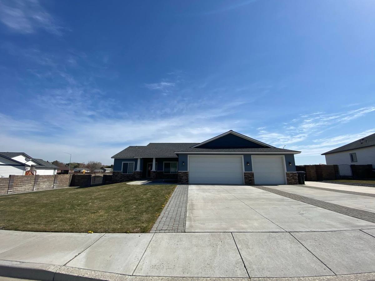 House for rent at 3511 Hovley Lane, Pasco, WA 99301