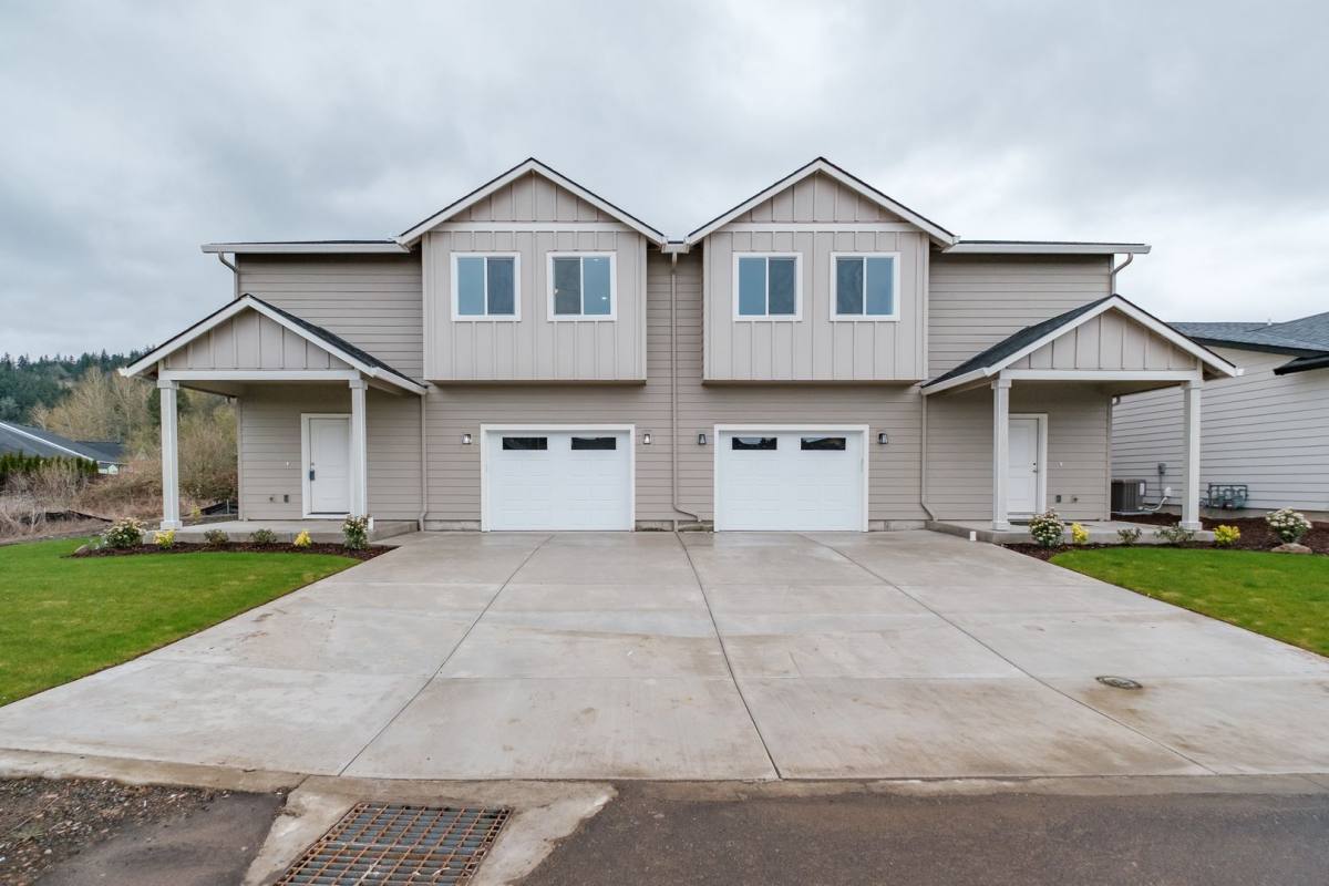Townhouse for rent at 2441 & 2443 Roll Tide Court, Lebanon, OR 97355