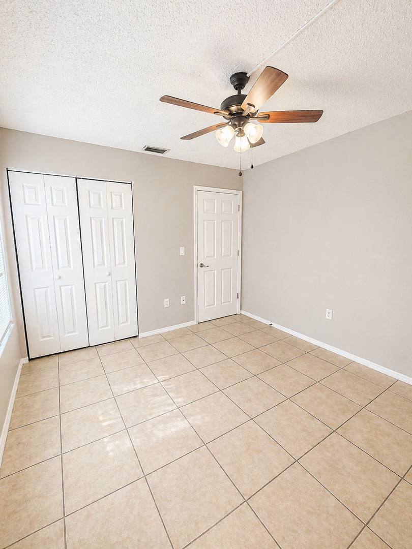 Apartment for rent at 4810 Ho Wil Lane, Bradenton, FL 34207