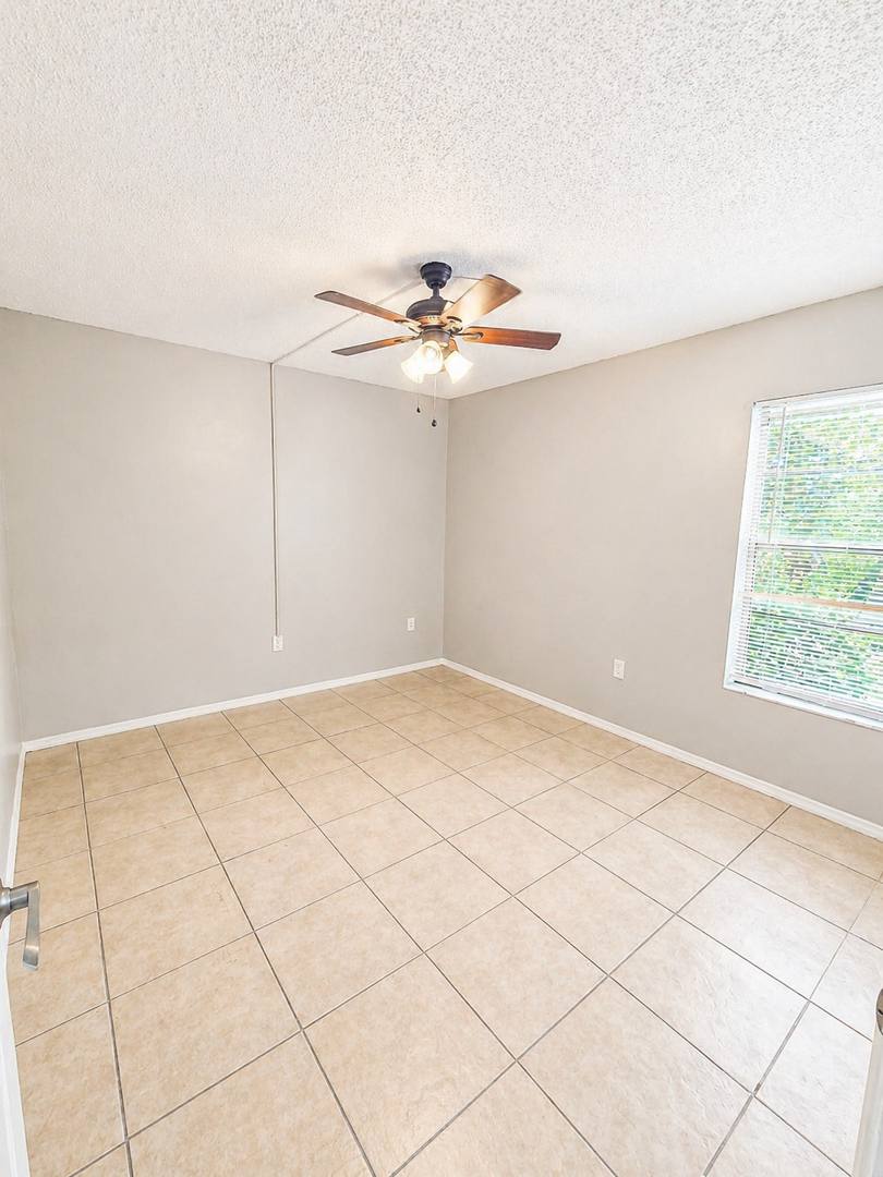 Apartment for rent at 4810 Ho Wil Lane, Bradenton, FL 34207