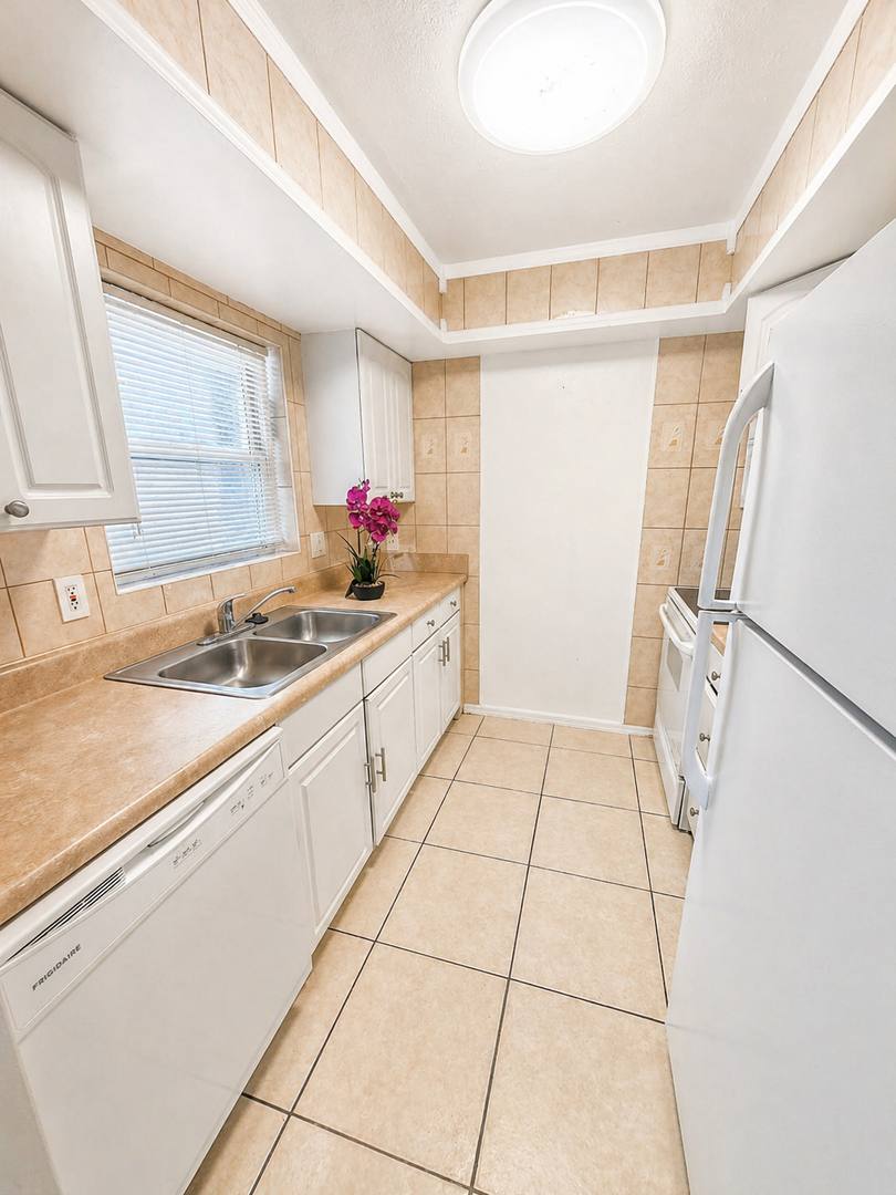 Apartment for rent at 4810 Ho Wil Lane, Bradenton, FL 34207