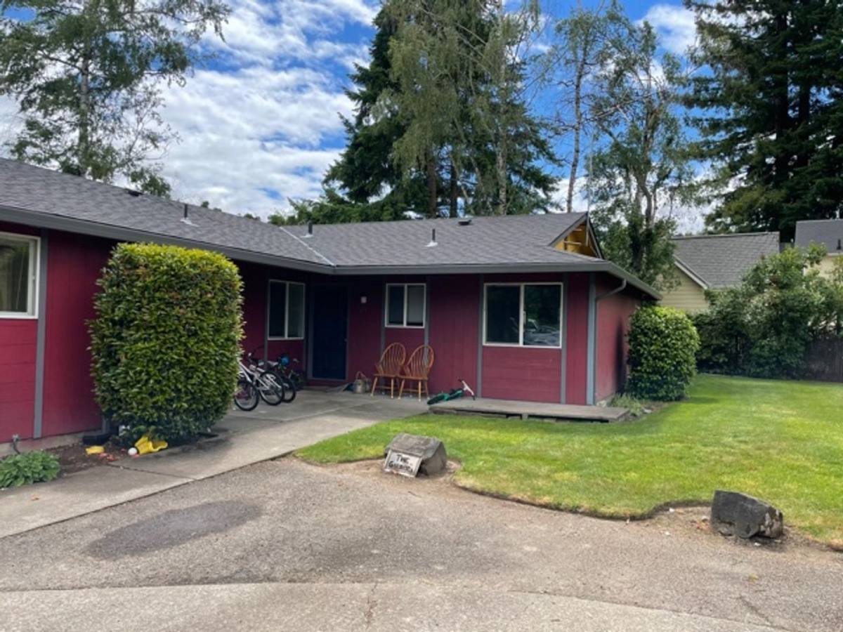 Apartment for rent at 109-111 SW Fleishauer Lane, McMinnville, OR 97128