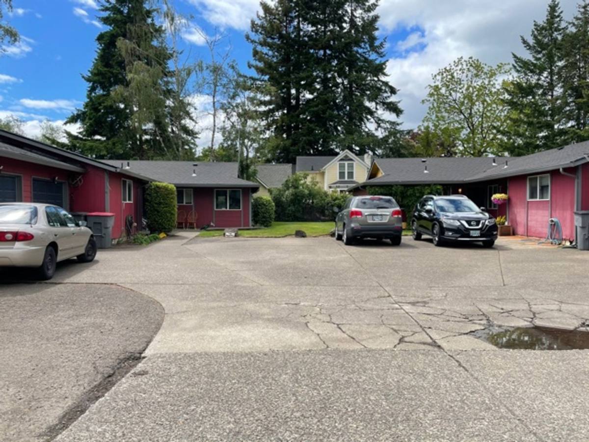 Apartment for rent at 109-111 SW Fleishauer Lane, McMinnville, OR 97128