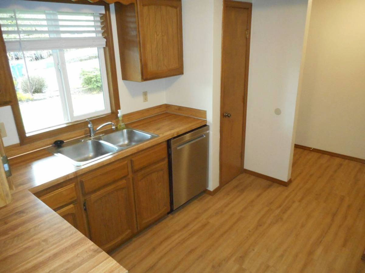 House for rent at 2377 Edgehill Court S, Salem, OR 97306