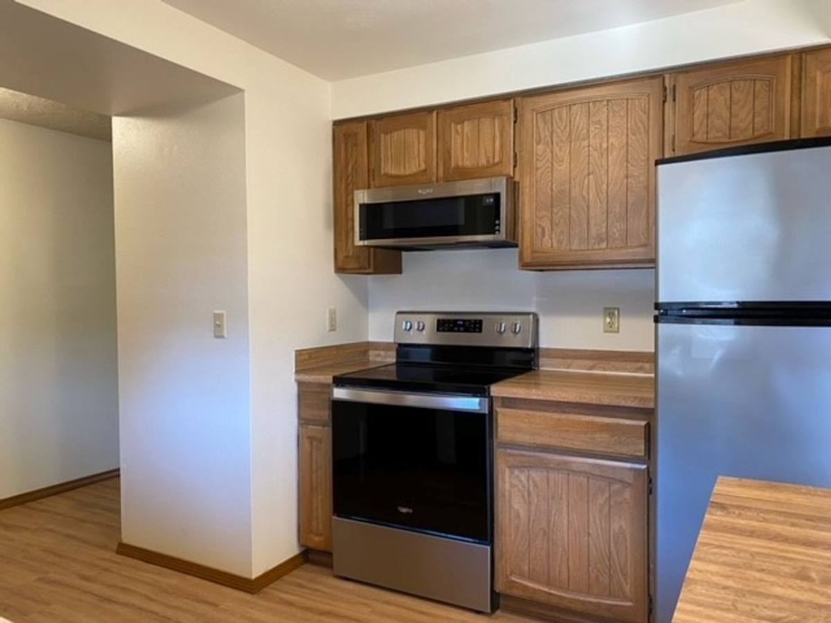 House for rent at 2377 Edgehill Court S, Salem, OR 97306