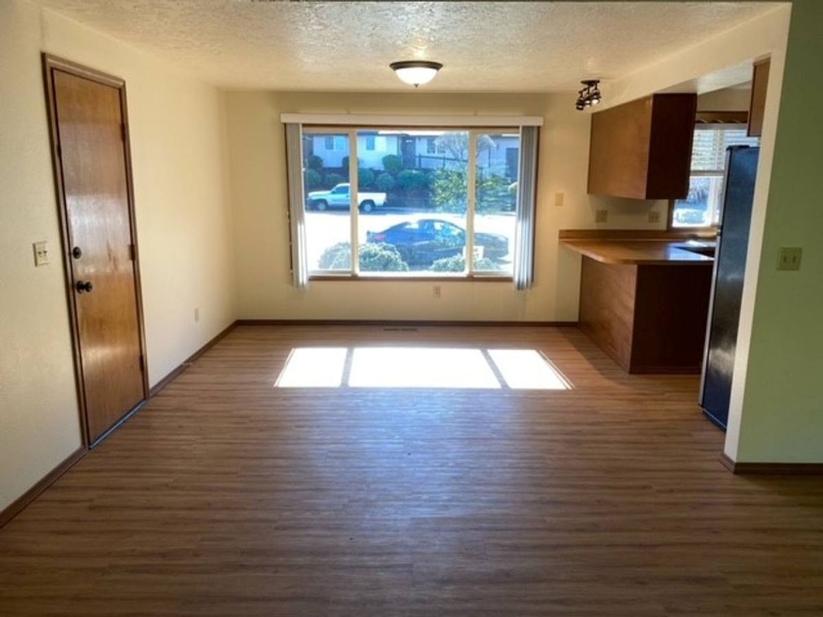 House for rent at 2377 Edgehill Court S, Salem, OR 97306
