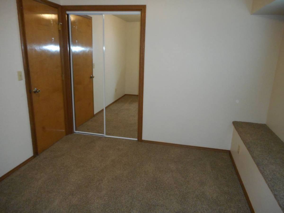 House for rent at 2377 Edgehill Court S, Salem, OR 97306