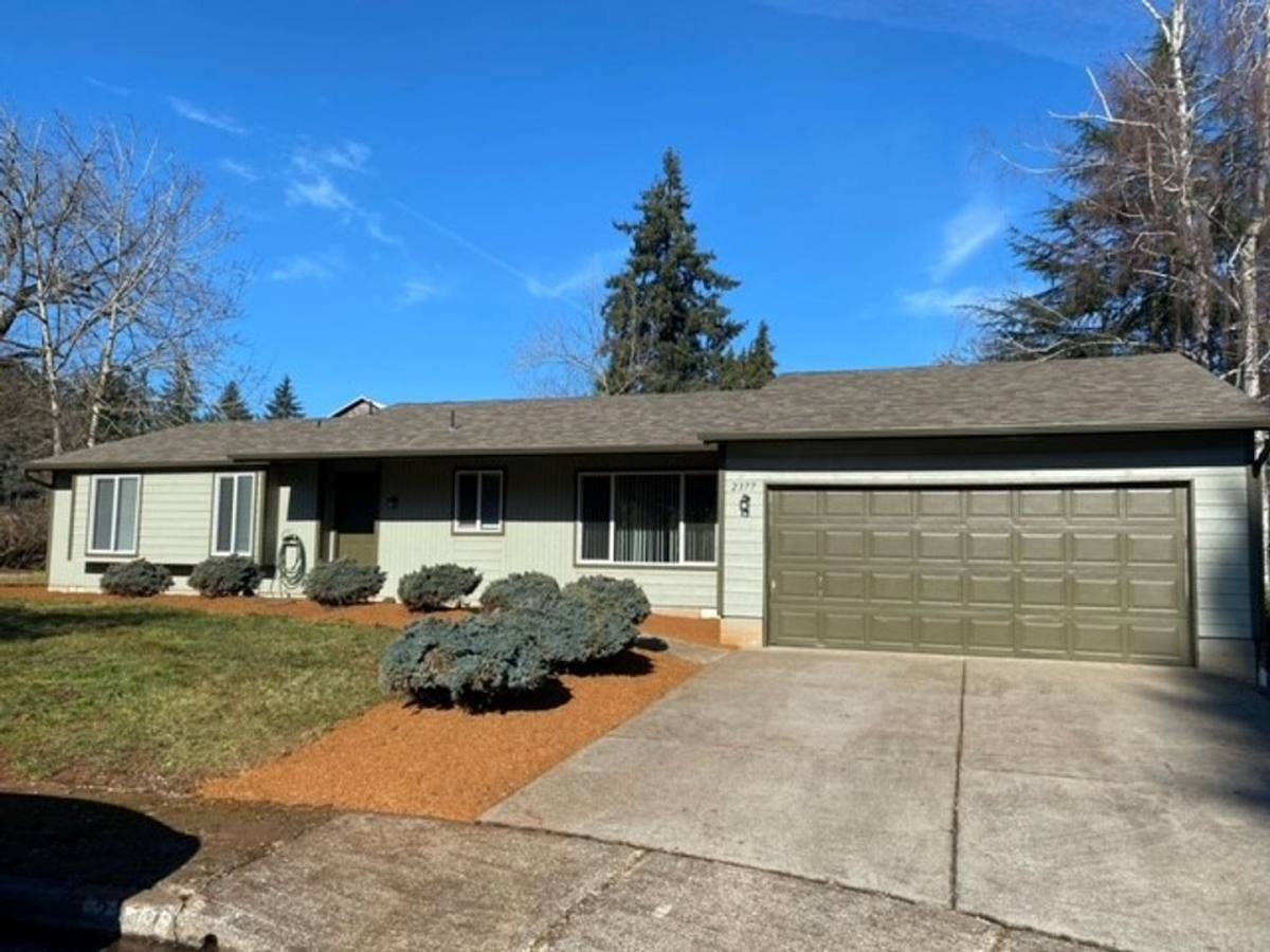 House for rent at 2377 Edgehill Court S, Salem, OR 97306