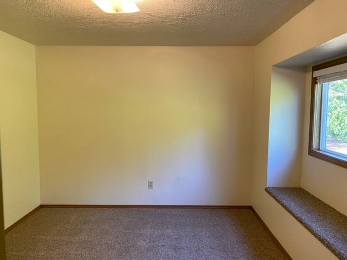 House for rent at 2377 Edgehill Court S, Salem, OR 97306